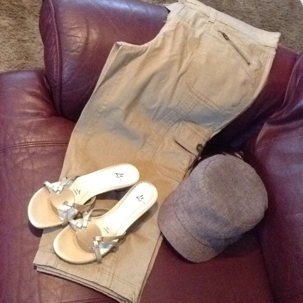 Khaki Cargo Capri pants sz 14